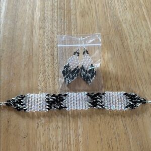 Handmade Elegant Black and Silver Beaded Jewelry Set 👧